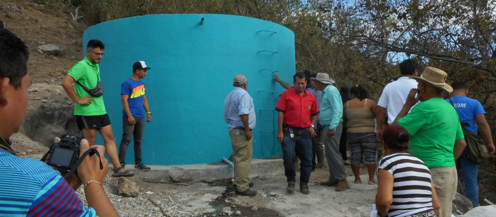 PROMOVIENDO EL DERECHO AL AGUA POTABLE